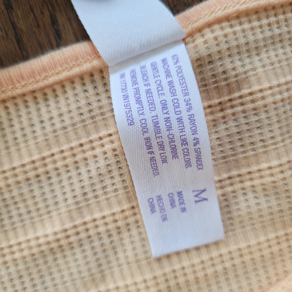 Stars Above Orange Ruffled Hem Cozy T-shirt Size Women's Medium NEW with Tag - Picture 9 of 10